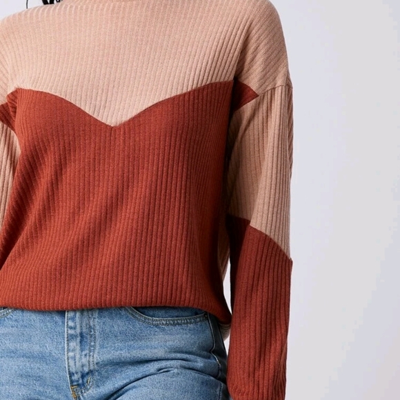 Drop Shoulder Colorblock Pullover - Picture 4 of 6